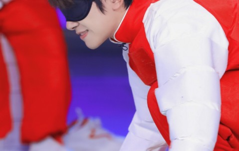 JackeyLove重返赛场，比赛规则变更首场状态出色，G2观众沸腾！观众掌声雷动的简单介绍-九游体育APP